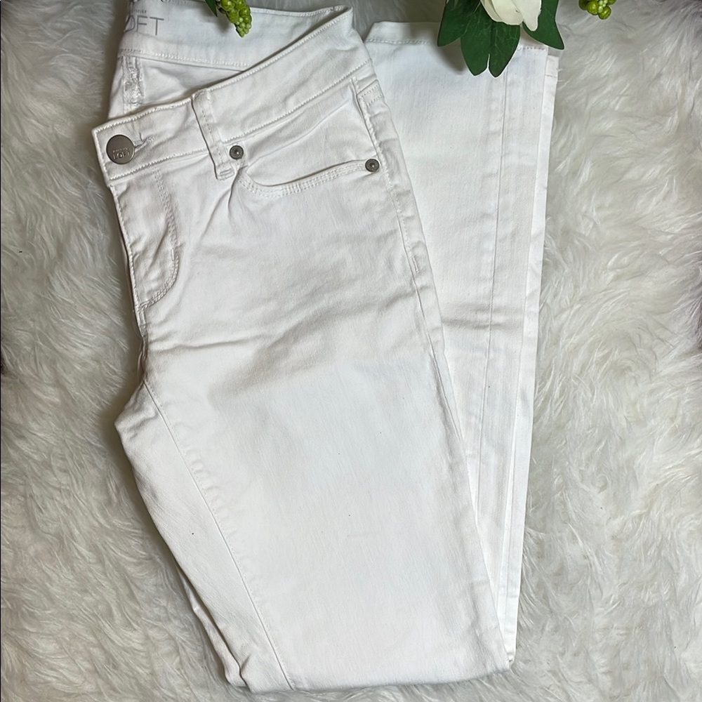 LOFT White Curvy Skinny Jeans